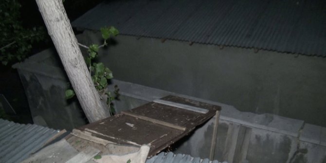 Polis baskınından kaçmak için tahtadan köprü kurmuşlar