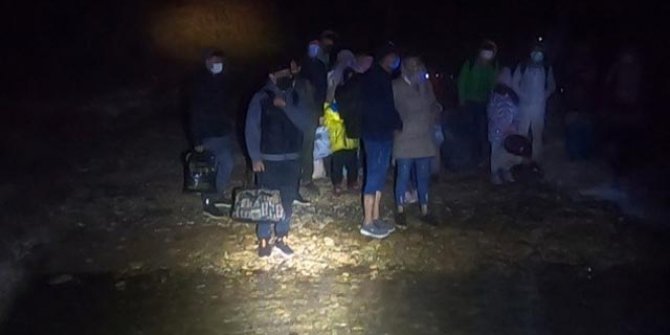 Pınar Adası'nda mahsur kalan 29 kaçak göçmen kurtarıldı