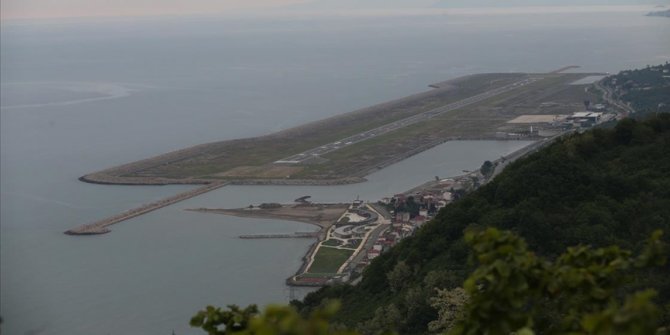 Deniz üzerine kurulan havalimanından 6 yılda yaklaşık 5 milyon yolcu yararlandı