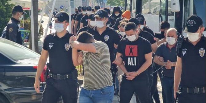 Kendilerini banka görevlisi olarak tanıtıp dolandırıcılık yapan 14 kişi tutuklandı