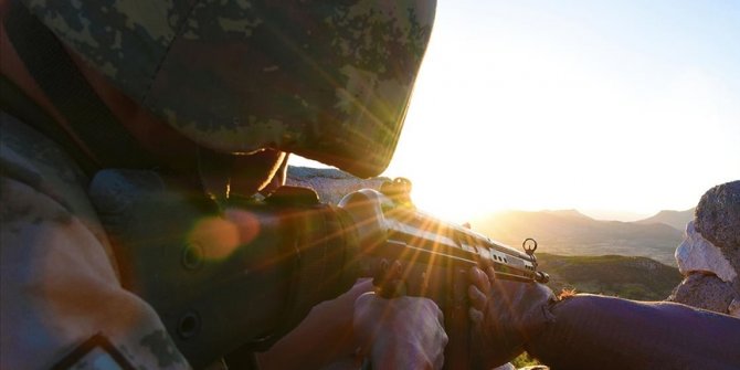 PKK'lı teröristlerden maket uçaklı saldırı girişimi