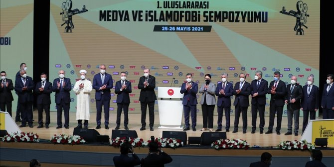 Bakan Ersoy: Sinema filmlerinde İslam'ı ve Müslümanları terörle, şiddetle özdeşleştirme çabaları yoğun şekilde sürüyor