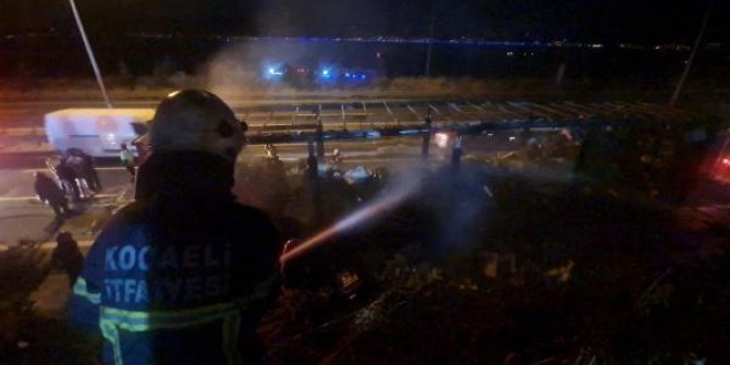 Otoyolda TIR’ın dorsesi alev alev yandı