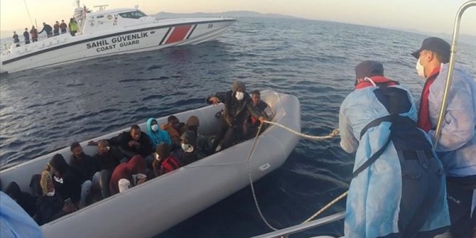 İzmir'de Türk kara sularına itilen 21 sığınmacı kurtarıldı