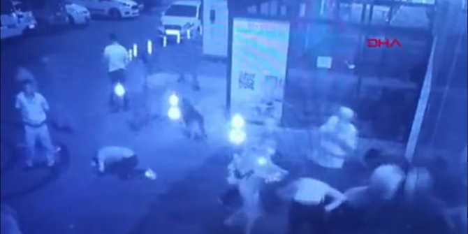 Motosikletli saldırganlar, acil servis önünde bekleyenlere silahla ateş açtı: 3'ü ağır 5 yaralı