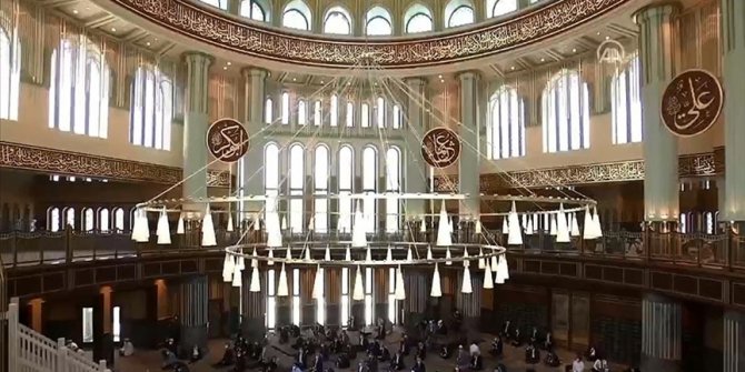 Taksim Camisi ibadete açıldı