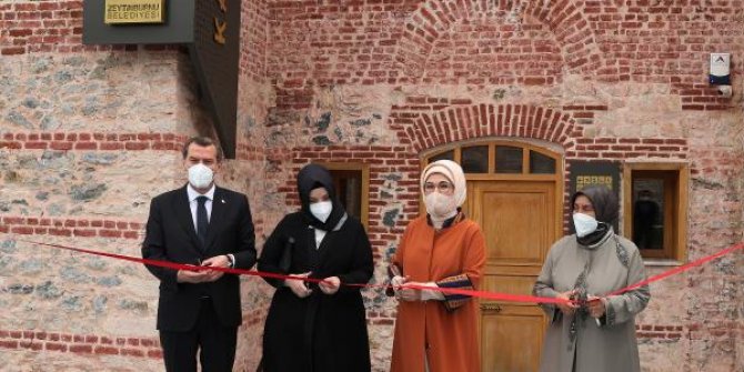 Emine Erdoğan, Kitaplar ve Kağıtlar Sergisi'nin açılışını gerçekleştirdi