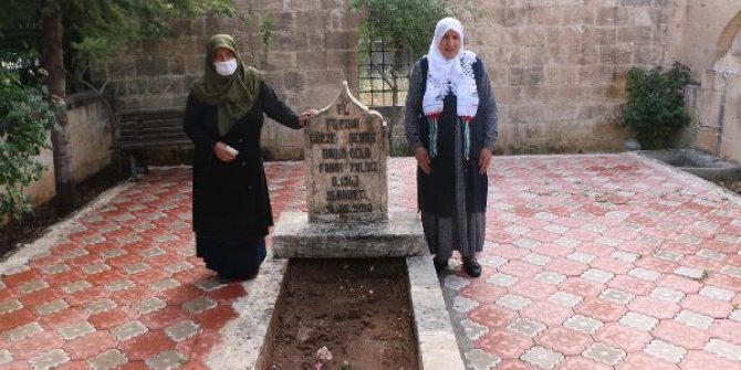 Mavi Marmara gemisinde hayatını kaybeden Yaldız, mezarı başında anıldı