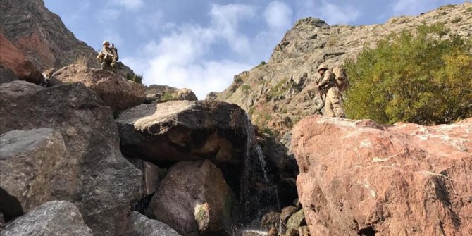 Bitlis'te PKK'lı teröristlere yönelik operasyonda 1 güvenlik korucusu şehit oldu, 5 asker yaralandı