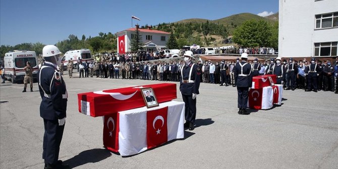 Bitlis'te şehitler uğurlandı