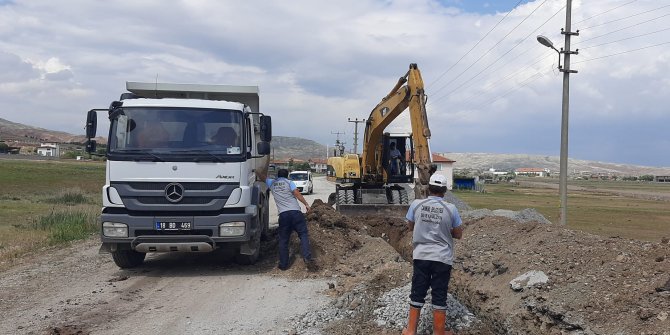 Salihler Caddesi’nde Kanalizasyon Hattı Yenileniyor