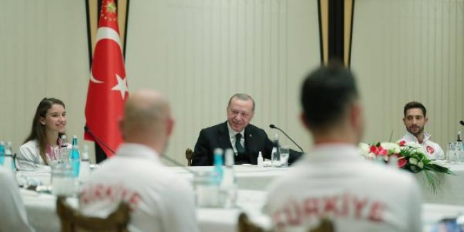 Cumhurbaşkanı Erdoğan, madalya alan cimnastikçileri kabul etti