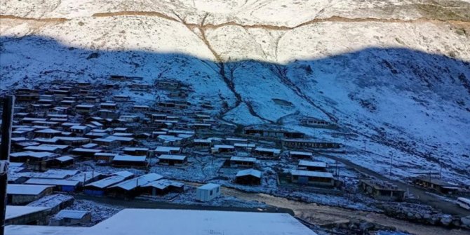 Kaçkarlar'a haziranda kar yağdı