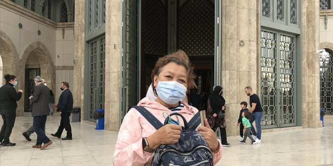 Taksim Camii'ne turistlerden yoğun ilgi