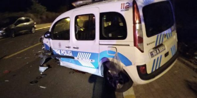 'Dur' ihtarına uymayan alkollü sürücü, polis aracına çarptı: 2'si polis 3 yaralı