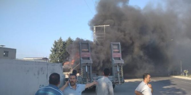 Lastiği patlayan askeri TIR, fabrikaya girdi: 2 kişi yaşamını yitirdi