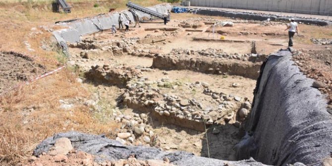 Antik yerleşimde yılın ilk kazılarında 8 bin 500 yıllık buluntu