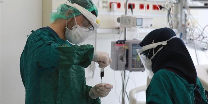 Kovid-19'la mücadelede günlük vefat sayısı 75 gün sonra ilk kez 100'ün altına geriledi