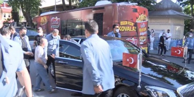 Erdoğan, Çengelköy'de vatandaşlarla sohbet etti