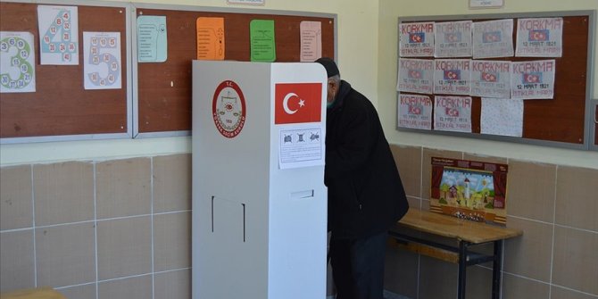 Güney beldesinde vatandaşlar oyunu kullanmaya başladı