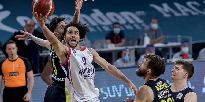 Anadolu Efes ile Fenerbahçe Beko arasındaki play-off final serisinde 3. maç yarın oynanacak