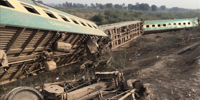 Pakistan'da tren kazası: 30 ölü, 50 yaralı