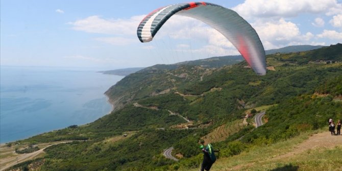 Mavi ve yeşilin buluştuğu Uçmakdere adrenalin tutkunlarını ağırlıyor