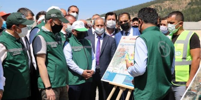 Bakan Pakdemirli su tasarrufu sağlayan teknolojik akıllı sulama sistemini tanıttı