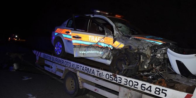 Bartın'da jandarma trafik aracı ile cip çarpıştı: 2'si uzman çavuş 4 yaralı