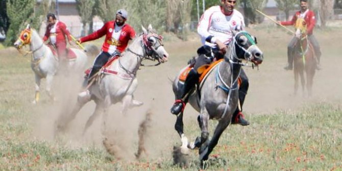 Erzurum'da cirit sporcuları yeniden sahalara döndü