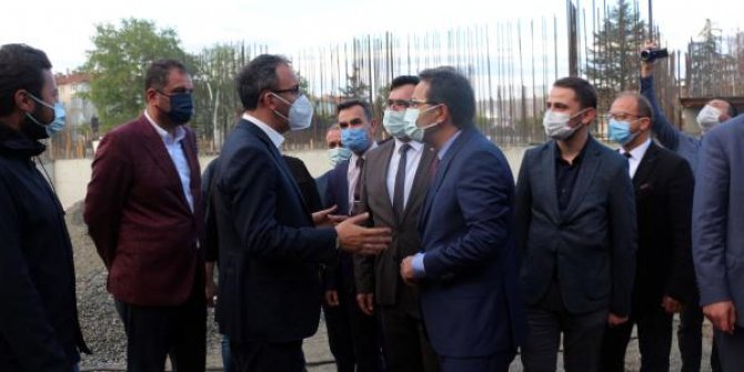 Bakan Kasapoğlu, Çankırı'da yapımı devam eden havuzu inceledi