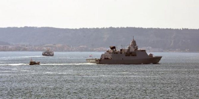 Hollanda savaş gemisi ‘HNLMS Evertsen’, Çanakkale Boğazı’ndan geçti