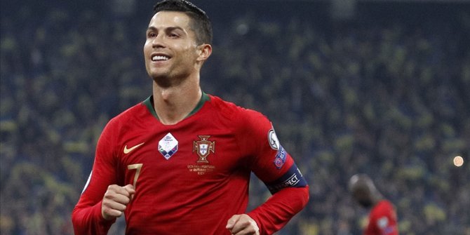 Portekizli yıldız futbolcu Ronaldo EURO 2020'de yeni rekorlar peşinde