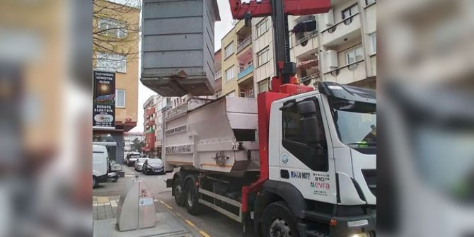 Para dolu poşeti çöpe attı