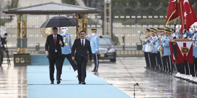 Cumhurbaşkanı Erdoğan, Kırgızistan Cumhurbaşkanı Caparov'u resmi törenle karşıladı