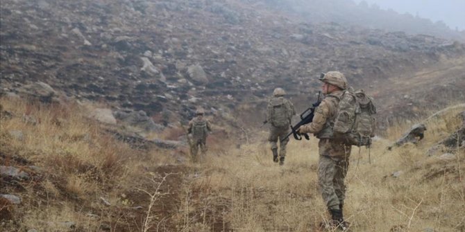 Siirt'te PKK'lı teröristlerden üs bölgesine uzun namlulu silahlarla saldırı: 1 şehit, 1 yaralı