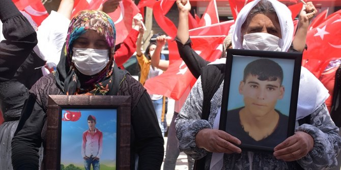 Şırnak’ta terör mağduru aileler HDP İl Başkanlığı önünde eylem yaptı