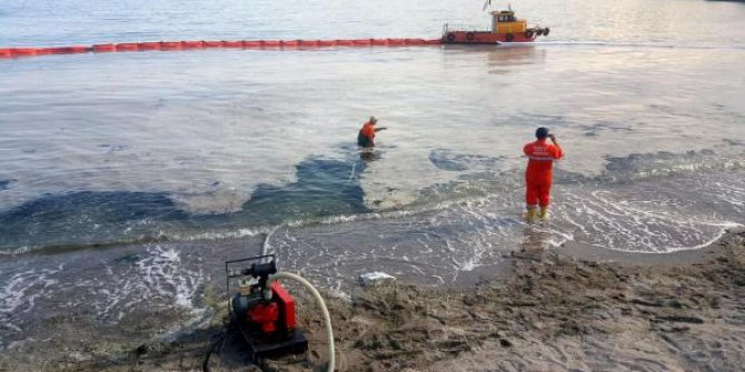 Tekirdağ sahillerinde 'müsilaj' temizliği sürüyor