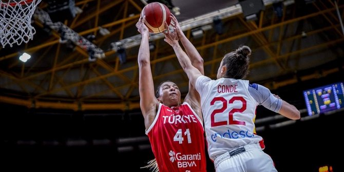 A Milli Kadın Basketbol Takımı, hazırlık maçında İspanya'ya 75-41 yenildi