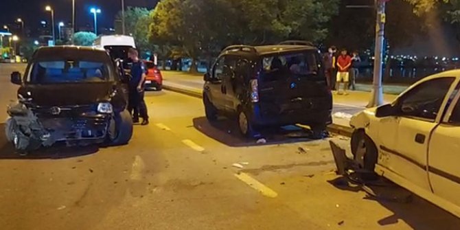 Kontrolden çıkan otomobil, önce 3 otomobile ardından 3 yayaya çarptı: 1'i ağır 3 yaralı