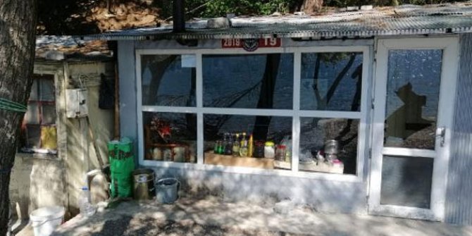 Barakada tartıştığı 3 arkadaşını tabancayla öldürdü