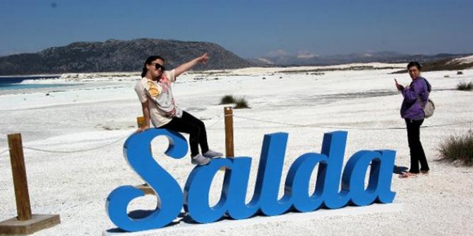 Normalleşme süreciyle Salda'da ziyaretçi yoğunluğu