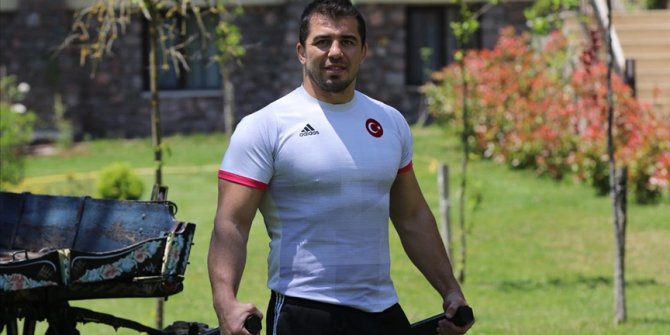Milli güreşçiler, olimpiyat madalyası hedefi için Bolu'da form tutuyor