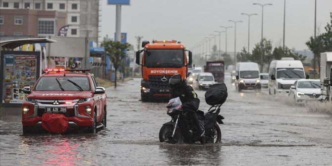 Meteoroloji'den 8 ile sağanak uyarısı! Sel tehlikesi var