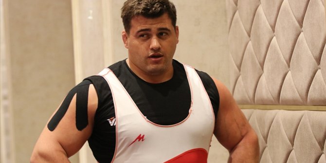 Milli güreşçi Rıza Kayaalp, kariyerini olimpiyatlarda altın madalyayla taçlandırmak istiyor