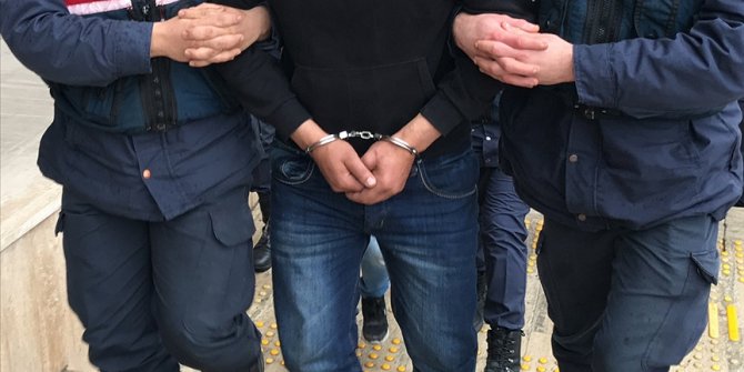 Kırmızı bültenle aranan teröristin de arasında olduğu 12 kişi Hatay sınırında yakalandı