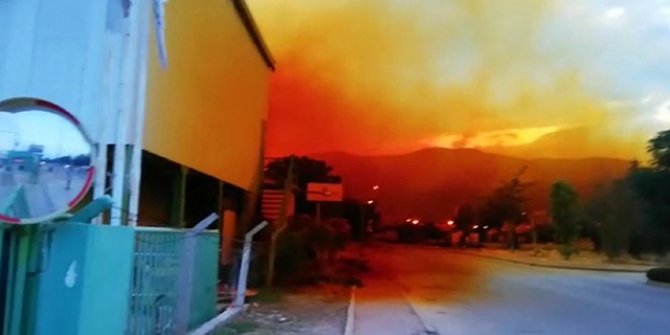 Fabrikanın asit tankı patladı, gökyüzünü asit bulutu kapladı
