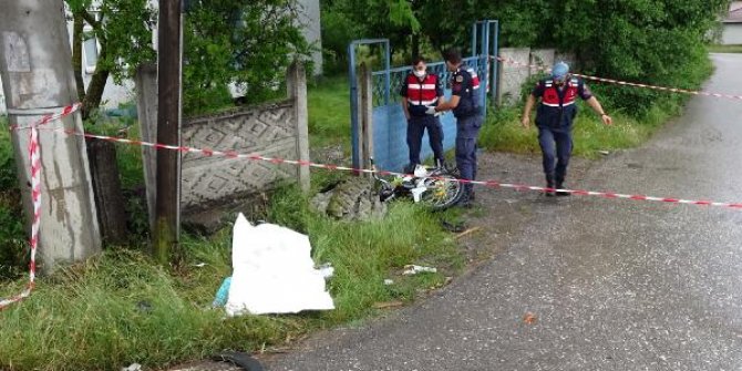 Minibüse çarpan motosiklet sürücüsü hayatını kaybetti