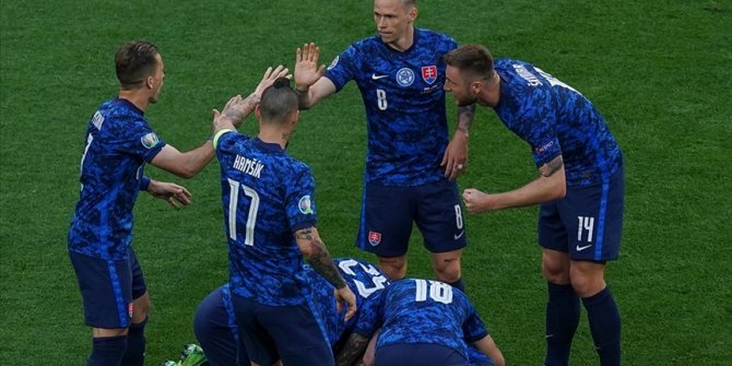 EURO 2020'de E Grubu'nda Slovakya liderliğe yerleşti