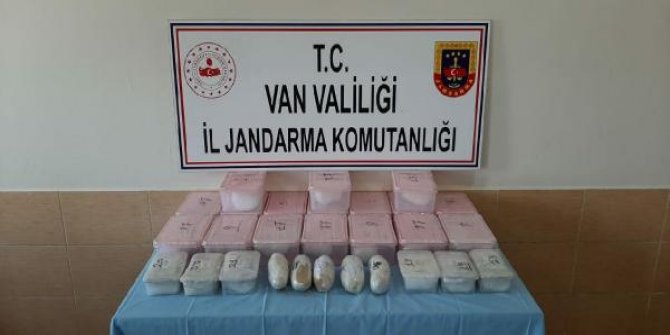 Başkale'de 37 kilo 667 gram uyuşturucu ele geçirildi